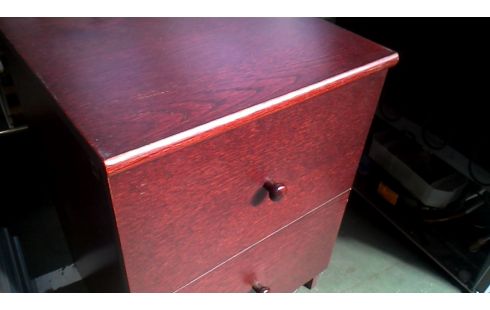 NACHTKASTJE 2 LADEN MAHONIE KLEUR