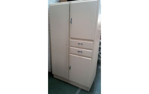 KÜCHENSCHRANK NATURFARBEN IM VINTAGE-STIL 30ER JAHRE