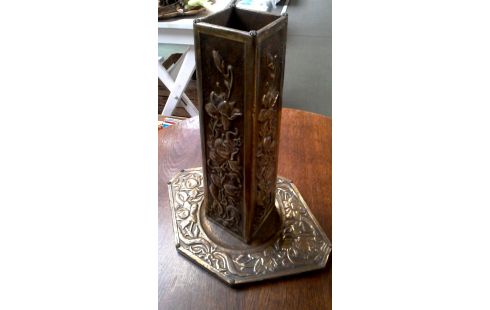 VASE KUPFER MET ART DECO.