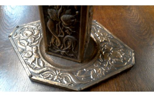 VASE KUPFER MET ART DECO.