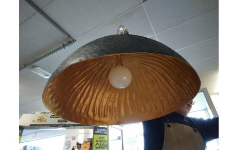 SUSPENSION NOIRE ET DOREE