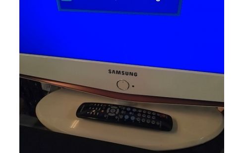 TELEVISEUR LCD 82 CM H NON TNT HD