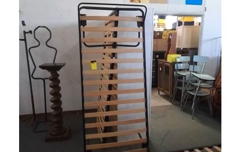 SOMMIER A LATTES 80X190 SUR PIEDS ET ROULETTES