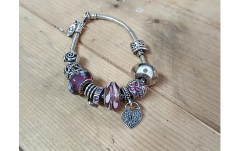 BRACELET PANDORA ET BRELOQUES