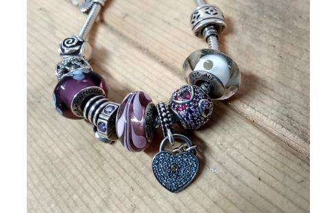 BRACELET PANDORA ET BRELOQUES
