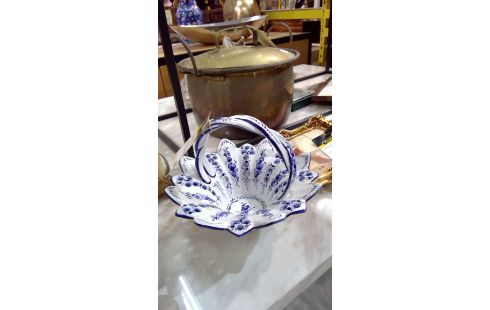 PLAT EN PORCELAINE