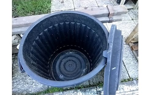 POUBELLE Avec couvercle noire pvc