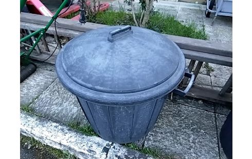 POUBELLE Avec couvercle noire pvc