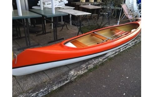 CANOE ROUGE AVEC RAMES