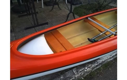 CANOE ROUGE AVEC RAMES