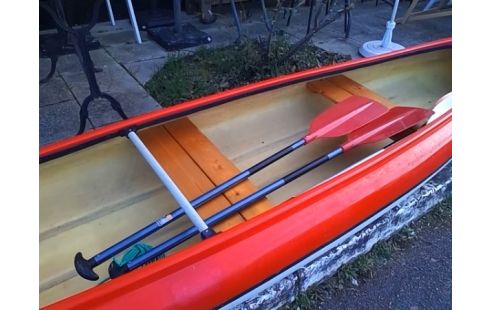 CANOE ROUGE AVEC RAMES