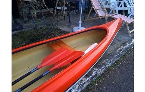 CANOE ROUGE AVEC RAMES