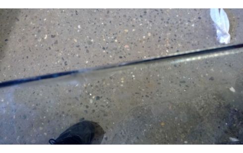 CONSOLE MODERNE EN VERRE EN L'ETAT