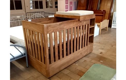 LIT BEBE TECK TABLE A LANGER ET ETAGERE ATTENANTES