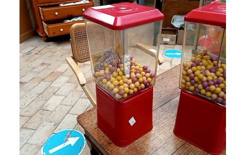 DISTRIBUTEUR DE CHEWING GUM ROUGE 1980