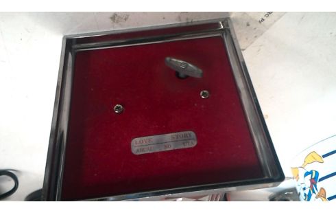 SIGARETTENKOKER MET MUZIEK