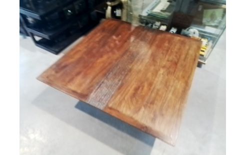 TABLE BASSE CARRE EN ACACIA