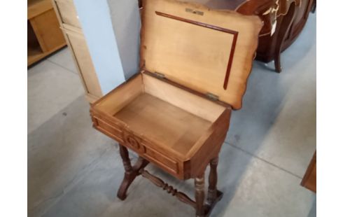 TABLE DE COUTURE EN NOYER 19 EME