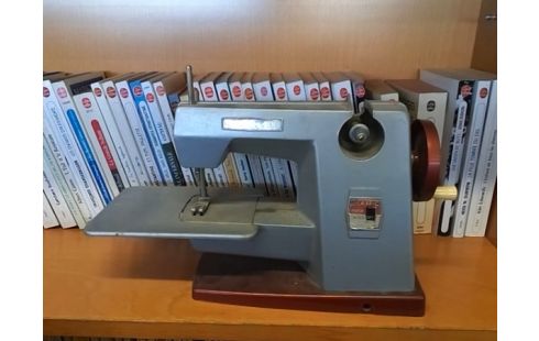 MACHINE A COUDRE VULCAN (EN L'ETAT)