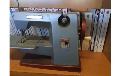 MACHINE A COUDRE VULCAN (EN L'ETAT)