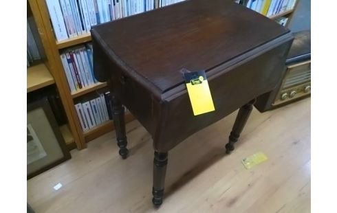 TABLE D'APPOINT A VOLETS AVEC 3T