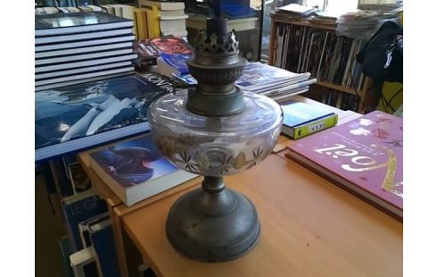 LAMPE A PETROLE SANS VERRE