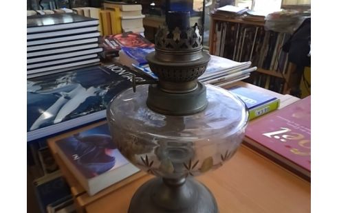 LAMPE A PETROLE SANS VERRE