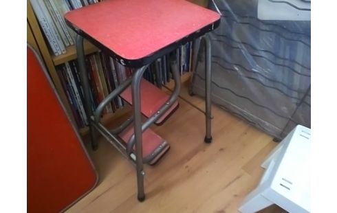 TABOURET ESCABEAU FORMICA ROUGE