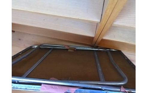 TABLE DE CAMPING ROUGE PLIANTE