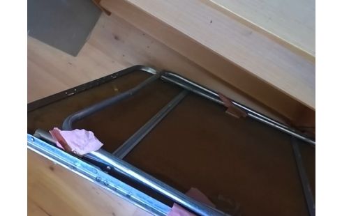 TABLE DE CAMPING ROUGE PLIANTE