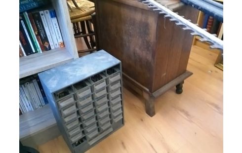 RANGEMENT DE BRICOLAGE POUR VIS BLEU