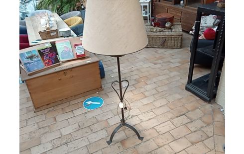 PIED DE LAMPE FER FORGE