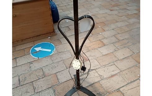 PIED DE LAMPE FER FORGE