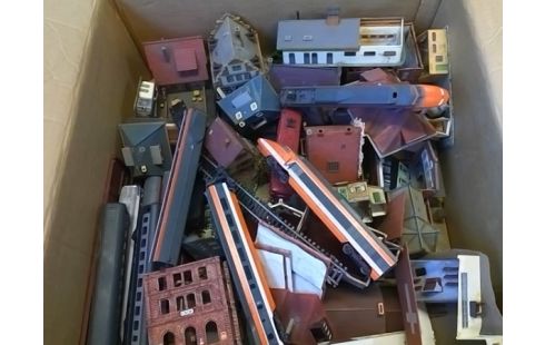 JOUET TRAIN ET DECOR