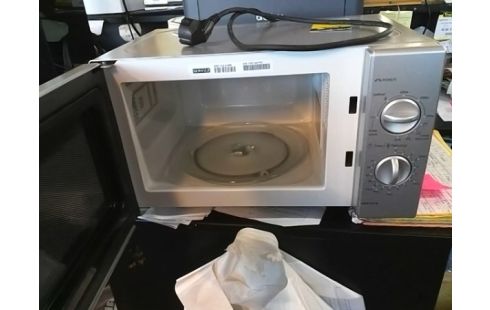 FOUR MICRO ONDES WHIRLPOOL