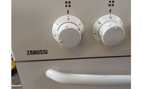CUISINIERE VITROCERAMIQUE ZANUSSI