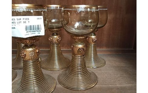 VERRES SUR PIED JAUNES LOT DE 7