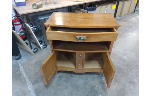 MEUBLE ARTS AND CRUFTS 1900