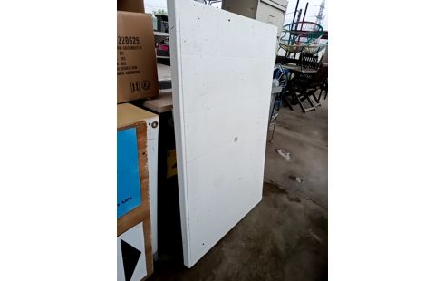 TABLE EXTÉRIEURE PLASTIQUE