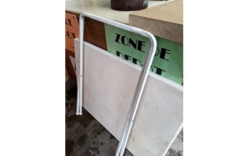 TABLE EXTÉRIEURE PLIANTE