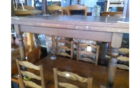 TABLE AVEC ALLONGES INTERIEURES