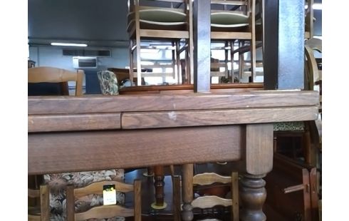 TABLE AVEC ALLONGES INTERIEURES