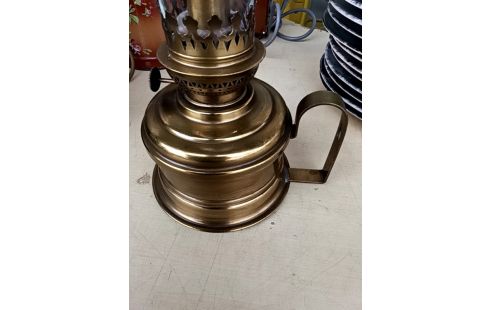 LAMPE A PETROLE LAITON