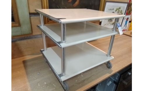 TABLE BASSE A ROULETTES ANNEES 70