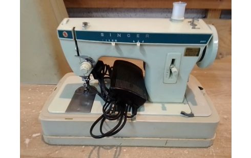 MACHINE A COUDRE SINGER 257