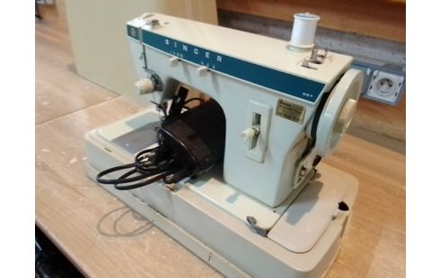 MACHINE A COUDRE SINGER 257
