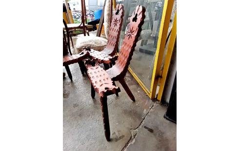 SIEGE TRIPODE BRUTALISTE