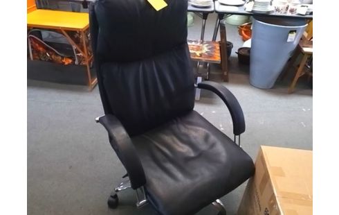 FAUTEUIL DE BUREAU NOIR SUR ROULETTES