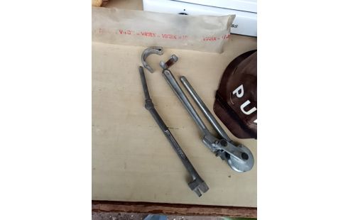 OUTIL CINTREUSE + ACC RSV