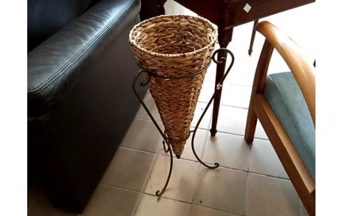 VASQUE rotin sur pied noir